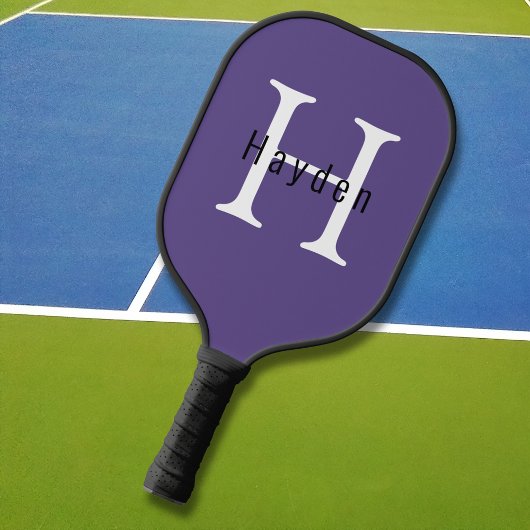 Raquette De Pickleball Nom simple et mou du monogramme violet + initial