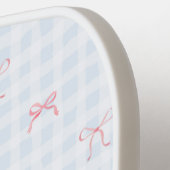 Raquette De Pickleball Pink Bow Blue En vichy Nom personnalisé (Détail gauche)