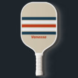 Raquette De Pickleball Pont de vol vintage à travers la bande avec le nom<br><div class="desc">Vintage Flight Deck Across Striping avec le nom Pickleball Paddle évoque l'énergie classique et aventureuse, mêlant des tonalités audacieuses inspirées de l'aviation et des motifs fluides qui suggèrent mouvement et rythme sur le terrain. Son design saisissant apporte personnalité et flair à chaque rassemblement, transformant chaque match en une expression spirituelle...</div>