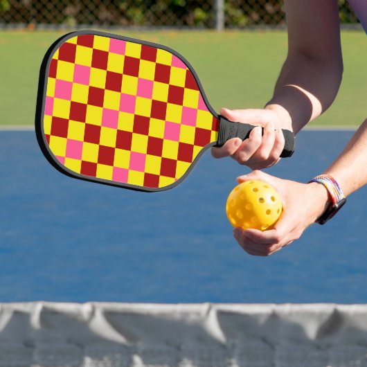Raquette De Pickleball Red Yellow Pink Checkered Pattern Design  (Insitu)