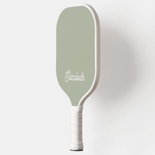 Raquette De Pickleball Sage féminin moderne Vert Script Nom personnalisé (Gauche)