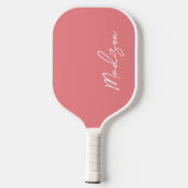 Raquette De Pickleball Simple moderne Corail rose Script Nom du monogramm (Verso)