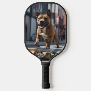 Raquette De Pickleball Skateboard Stunt : Un Staffy en déplacement