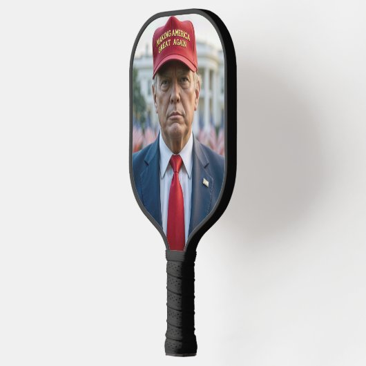 Raquette De Pickleball Trump avec le Casquette Red MAGA (Gauche)