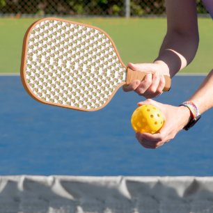 Raquette De Pickleball un arrière - plan blanc avec des feuilles verts