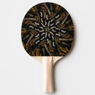 Raquette De Ping Pong Crème Jaunes Dorés Dorés Motif Râpé Sur Fond Noir