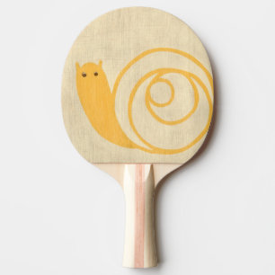 Raquette De Ping Pong Escargot jaune sur Arrière - plan crème