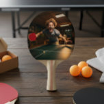 Raquette De Ping Pong Joueur de sport photo personnalisée<br><div class="desc">Cette conception a été créée à l'aide d'un art numérique. Elle peut être personnalisée dans la zone prévue à cet effet ou en choisissant l'option "cliquez pour personnaliser davantage" et en modifiant le nom, les initiales ou les mots. Vous pouvez également modifier la couleur et le style du texte ou...</div>