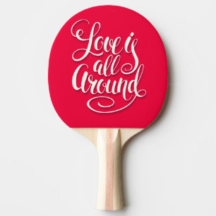 Raquette De Ping Pong L'Amour Est Tout Autour Du Script Lettrant Rose
