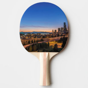 Raquette De Ping Pong L'autoroute I-5 et le centre de Seattle au crépus