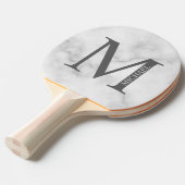 Raquette De Ping Pong Marbre blanc Monogramme personnalisé et nom (Devant Angle)