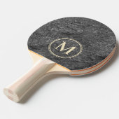 Raquette De Ping Pong Modern Dark Granite Stone Monogram (Devant Angle)