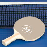 Raquette De Ping Pong Monogramme classique minimal<br><div class="desc">Le design monogrammed minimal présente vos initiales et votre nom en typographie blanche sur un arrière - plan beige pour un look épuré et simple.</div>