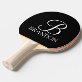 Raquette De Ping Pong Monogramme et nom de script personnalisé noir (Devant Angle)
