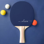 Raquette De Ping Pong Monogramme moderne bleu marine et blanc<br><div class="desc">Découvrez notre collection de monogrammes modernes bleu et blanc de la Marine : Élevez votre décor de maison avec notre collection sophistiquée avec un schéma de couleurs bleu marine et blanc contemporain. Chaque pièce est minutieusement conçue pour exsuder l'élégance et le style, parfait pour ajouter une touche de modernité à...</div>