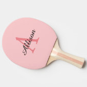 Raquette De Ping Pong Monogramme moderne Pink Nom de script personnalisé (Côté)