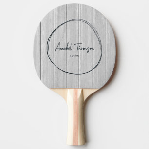 Raquette De Ping Pong Nom en bois gris poli dans un cercle dessiné