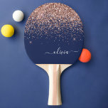 Raquette De Ping Pong Rose bleu marine Gold Blush Pink Parties scintilla<br><div class="desc">Rose Gold - Blush Pink et Navy Blue Sparkle Parties scintillant Script Monogramme Nom Ping Pong Paddle. Cela rend le cadeau parfait pour 16 ans,  mariage,  douche nuptiale,  anniversaire,  baby shower ou bachelorette pour quelqu'un qui aime le luxe glam et les styles chic.</div>