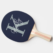 Raquette De Ping Pong Script Monogramme bleu marine moderne (Côté)