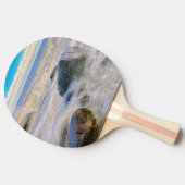 Raquette De Ping Pong Vagues s'écrasant sur les rochers riverains (Côté)