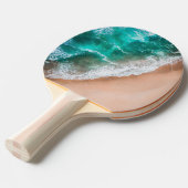 Raquette De Ping Pong Vagues sur la plage de sable (Devant Angle)