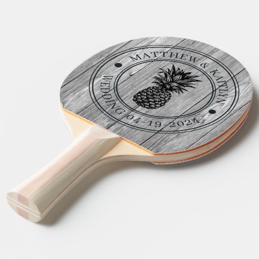 Raquette De Ping Pong Weathered Dark Gray Pineapple Wedding Crest & Name (Devant Angle)