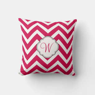 Raspberry Chevron Stripes met Custom Monogram Kussen