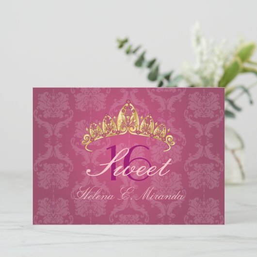 Raspberry Damask Sweet 16/ tiara/ invitations (Debout devant)