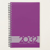 Raspberry Paarse Bottom Stripe Spiral Wekelijks Planner (Voorkant)