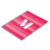 Raspberry Pink Strepen Aangepaste Monogram Naam Notitieboek (Linkerzijde)