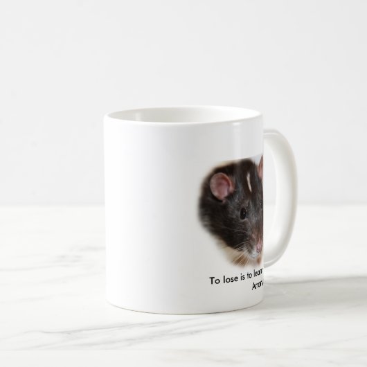 Rat à capuchon avec la tasse d'énonciations (Devant droit)