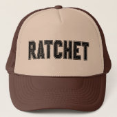 RATCHET Distressed Varsity Print Trucker Hat Trucker Pet (Voorkant)