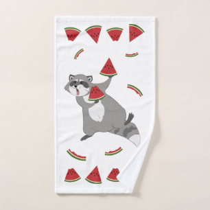 Raton laveur mignon avec pastèque