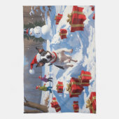 Rattenterriër loopt in de sneeuw met kerst Pet Theedoek (Verticaal)