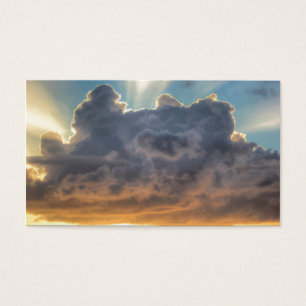 Rayons de coucher du soleil de lumière par les