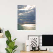 Rays uit de hemel over de oceaan poster (Thuiskantoor)