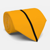 Rayure noire simple sur la cravate orange (Roulé)