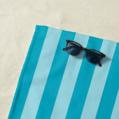 Rayures de serviette de plage bleu vert sarcelle (En situation)