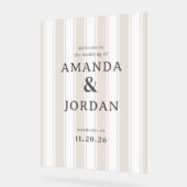 Rayures Verticales Beige Élégantes (Angle)