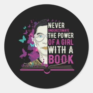 RBG onderschat meisjes nooit met een boek Ronde Sticker