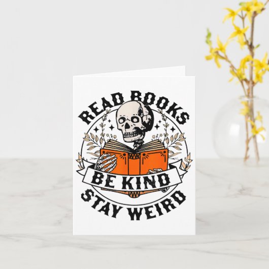 Read Books Be Kind Stay Weird Skeleton Reading Hal Kaart (Gele Bloem)