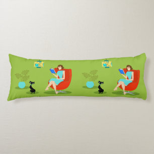 Reading Woman Body Pillow Lichaamskussen