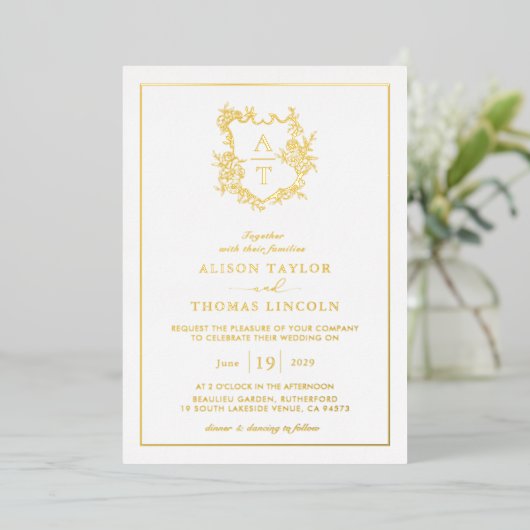 Real Gold Foil Crest Monogram Weddenschap Folie Uitnodiging (Staand Voorkant)