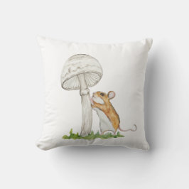 Realistisch een grappige veldmuis en paddenstoel kussen
