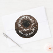 Realistische Chocolade Frosted Donut Ronde Sticker (Envelop)