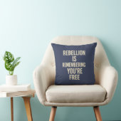 Rebellie herinnert je dat je vrij bent kussen (Stoel)