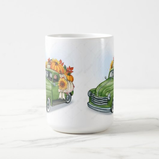 Récolte d'automne dans un camion vert Latte Mug (Centre)