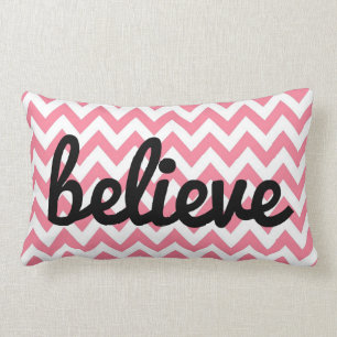 Rectangle Le coussin inspiré rose de Chevron croient