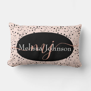 Rectangle Lettres élégantes en or rose sur un coussin décora