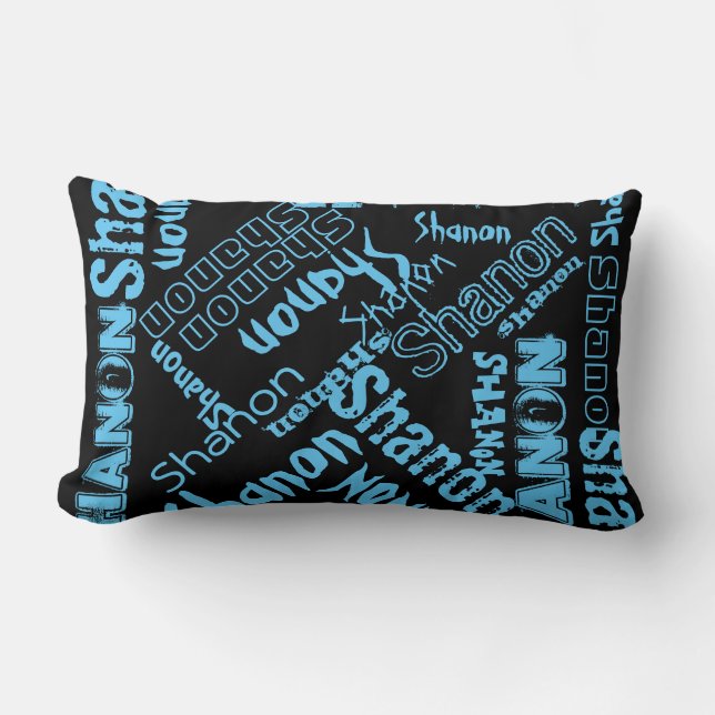 Rectangle Noir, Bleu Glace, Collage de noms sur coussin gris (Recto)